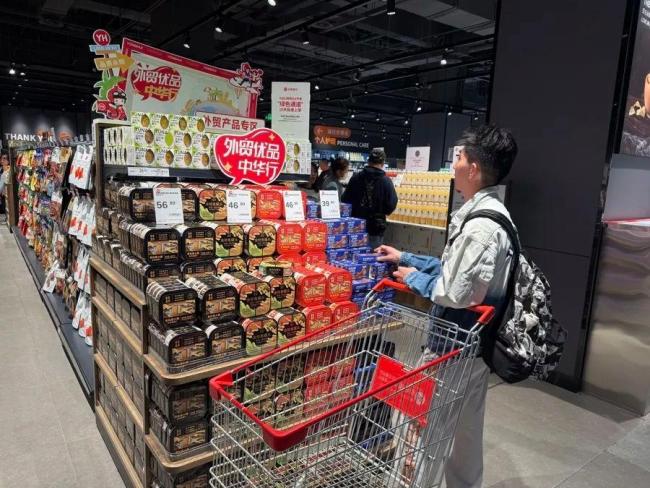 不出口美国了 上海市民疯狂“捡漏” 外贸优品热销