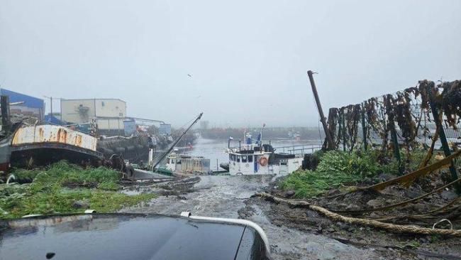 海啸淹没俄罗斯港口城镇 2000人紧急疏散